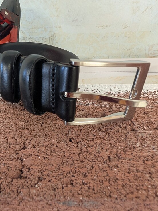 Men's Wearhouse Other - Men's Warehouse Classic Black Leather Belt with Silver Buckle 40"